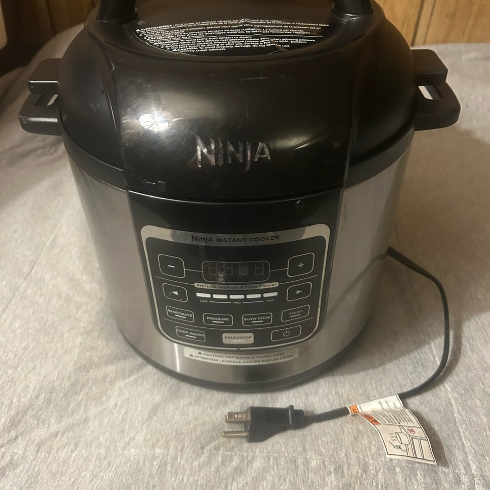 Ninja Multi-Function Cooker Black and Silver